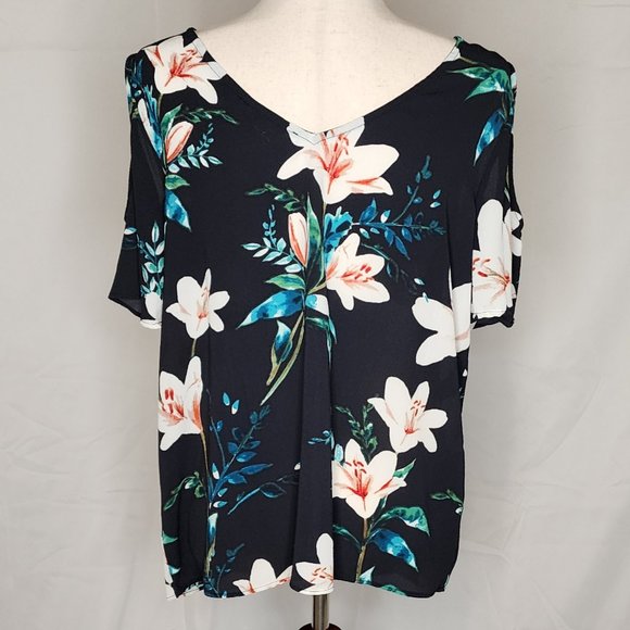 Cold Shoulder Navy Floral Top Size L - Picture 4 of 10